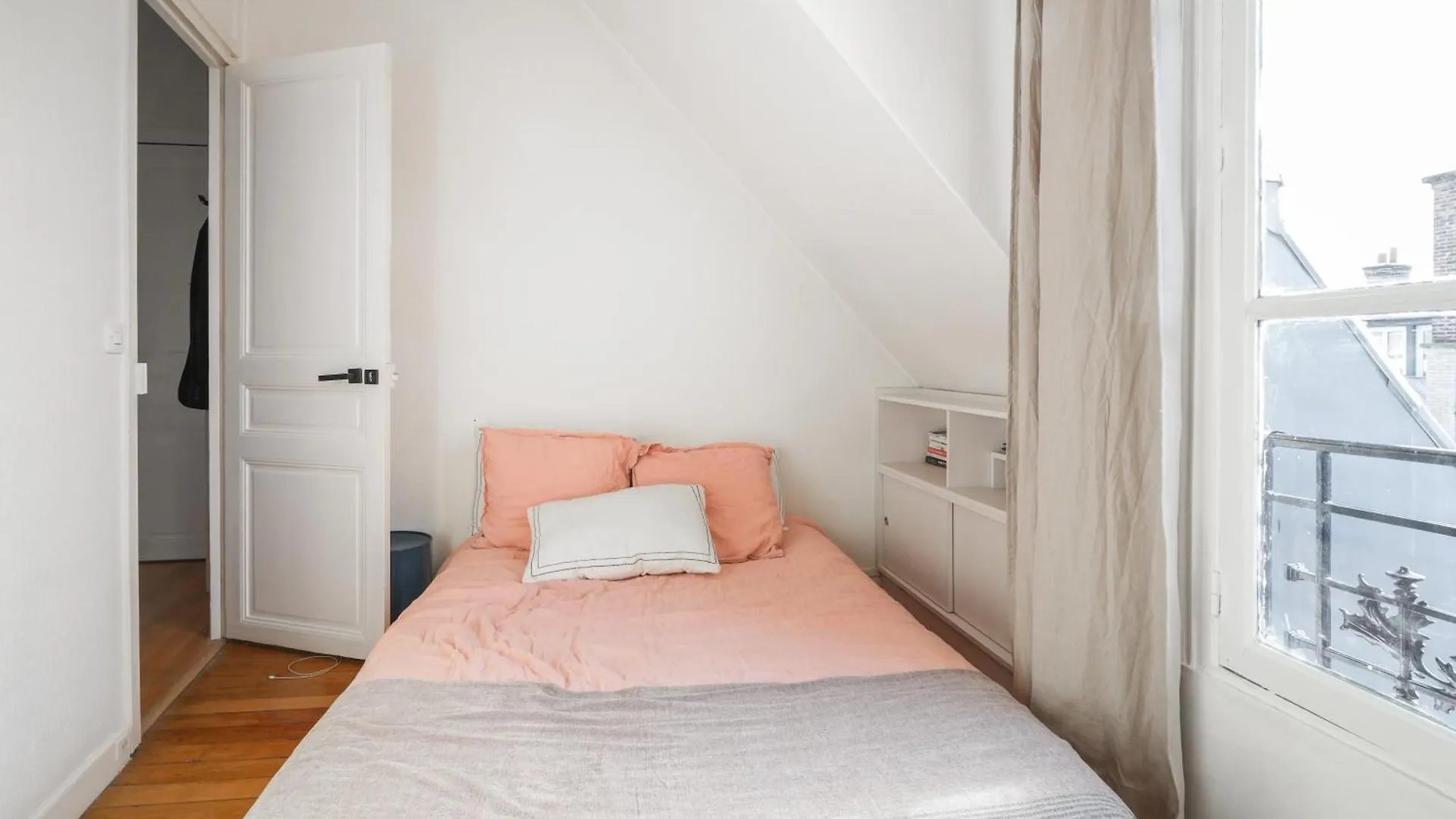 Luxe Parisien Apartment